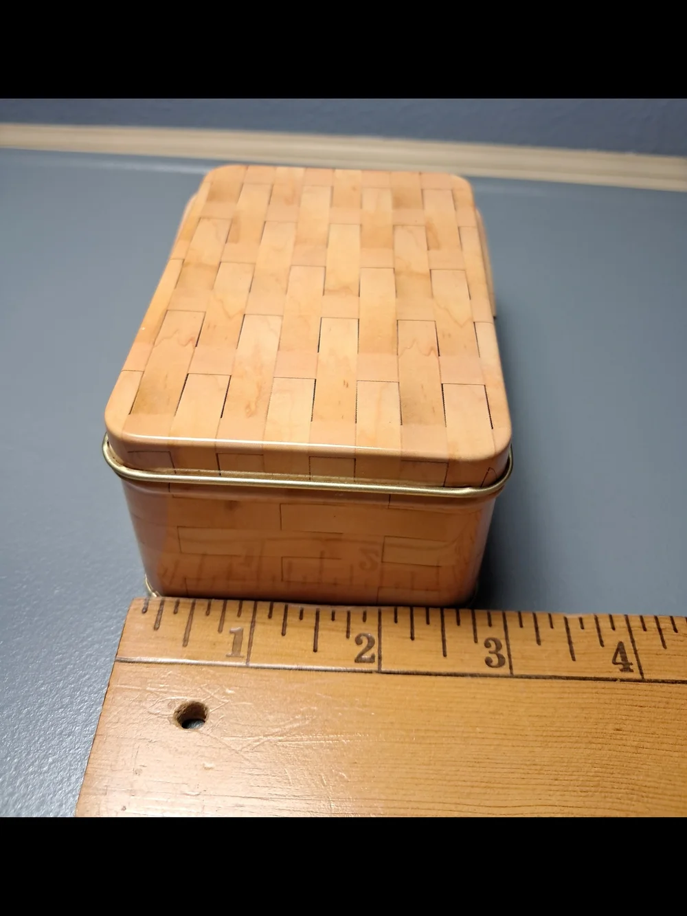 Beige Woven-Pattern Storage Shaker Sewing Tin with Gold Accent Handle